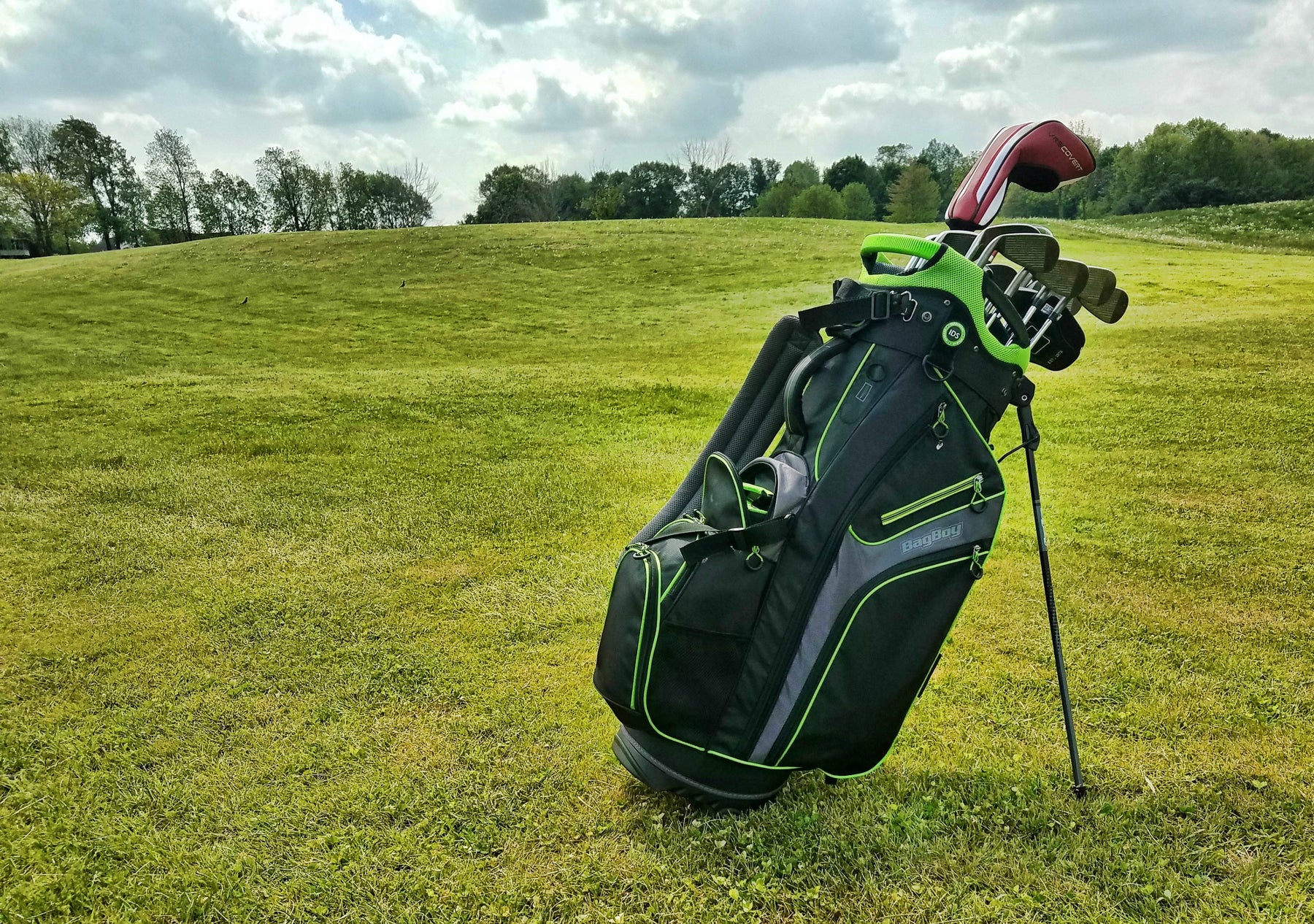 Lose the Weight, Carry the Game: How Much Does a Golf Stand Bag Weigh?